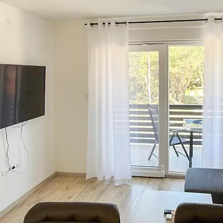 Apartment Awesome In With House Sea View Povljana