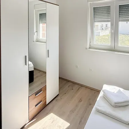 Awesome In With House Sea View Apartment Povljana