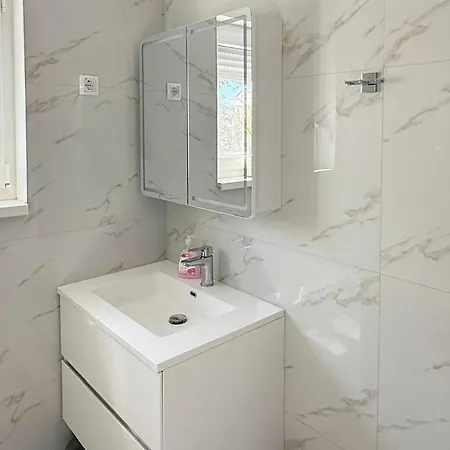 Apartment Awesome In With House Sea View Povljana
